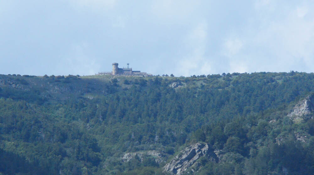 Observatoire du Mont Aigoual vu depuis le massif environnant